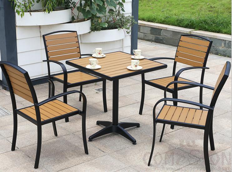Outdoor plastic wood table and chair