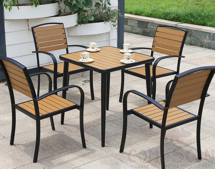 Outdoor plastic wood table and chair