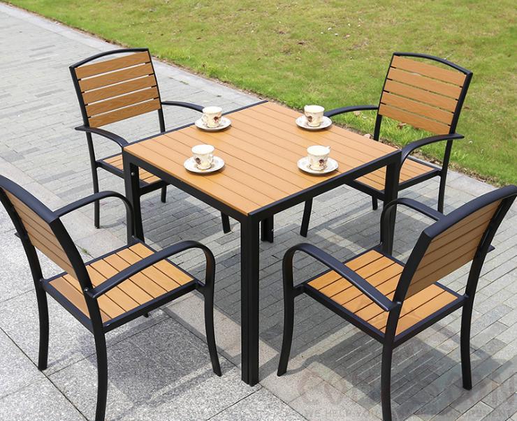 Outdoor plastic wood table and chair