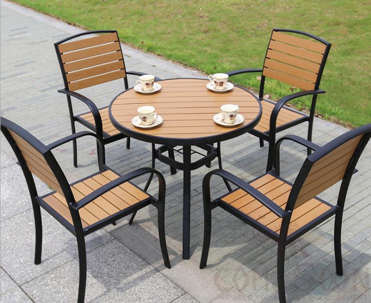 Outdoor plastic wood table and chair