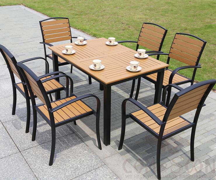 Outdoor plastic wood table and chair