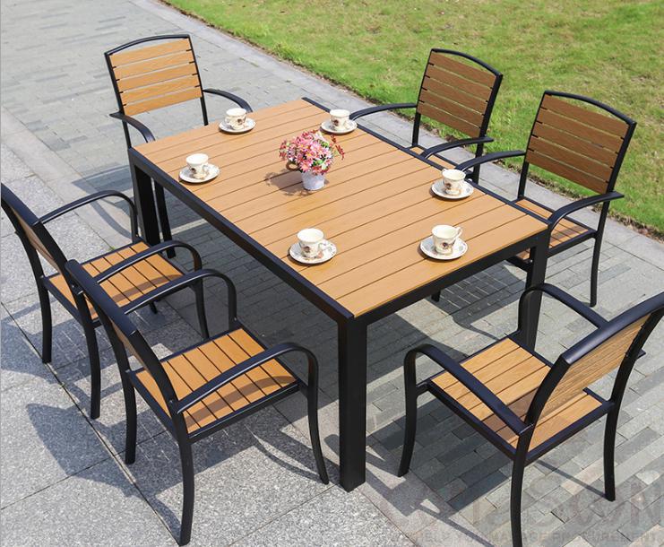 Outdoor plastic wood table and chair