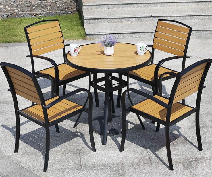 Outdoor plastic wood table and chair