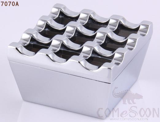 9-Hole Zinc Alloy Ashtray，Chrome，L71*W71*H45mm