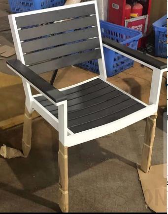 Six Outdoor Tables And Chairs， Plastic Wood，One Table, Six Chairs，Table  160*90*75Cm
，Chair  59*60*77Cm