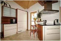 Stylish log kitchenware