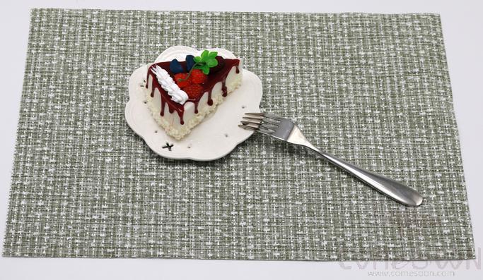 Pvc Placemat With Green Knotted Yarn