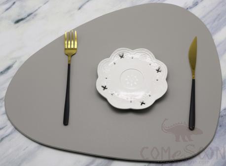 Teardrop Gray
Leather Crimped Placemat