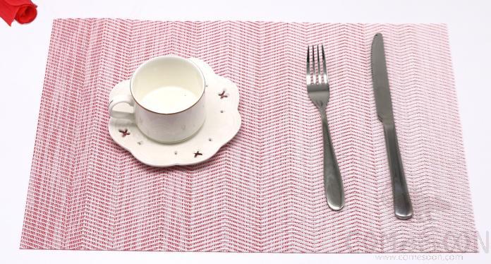 Hot Pressed Edge Pvc Placemat, Red And White Wave Gradient Jacquard 28*43*0.1cm