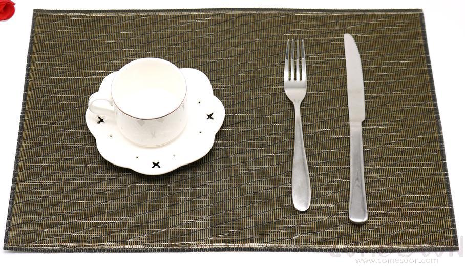 Hot Pressed Edge Pvc Placemat,Black And Gold Jacquard Drip Yarn 28*43*0.1cm