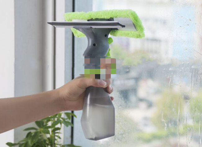 spray window cleaner