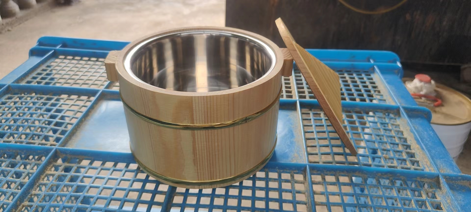 Wooden bucket with stainless steel liner and wooden cover,D 20cm