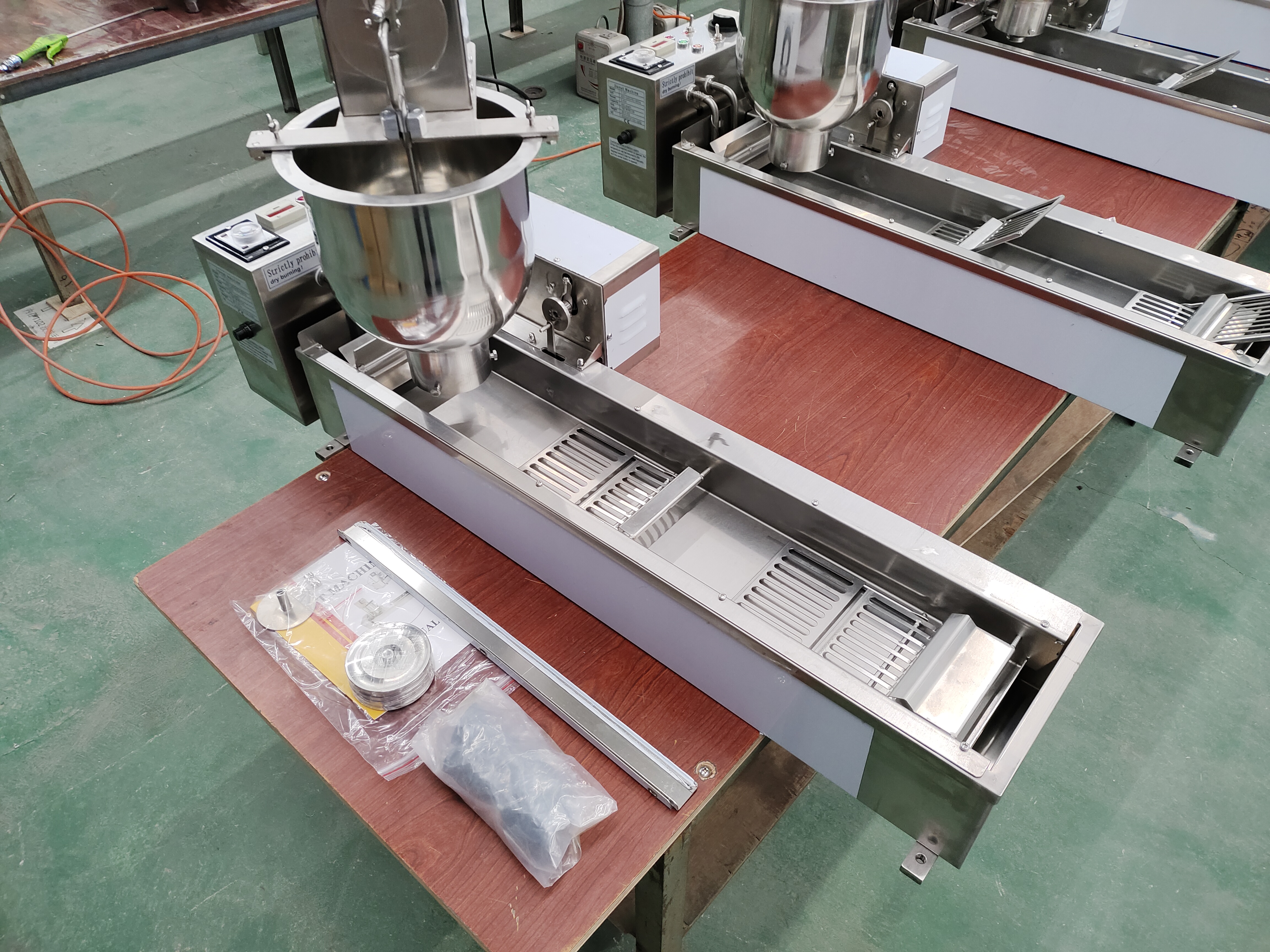Donut Machine, SUS 304, 3KW, 1050*400*650mm